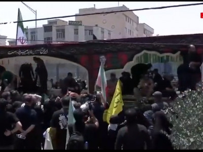 مراسم دفن قادة “الاقتدار الوطني” في إيران بحضور رسمي وشعبي واسع مراسم دفن قادة “الاقتدار الوطني” في إيران بحضور رسمي وشعبي واسع